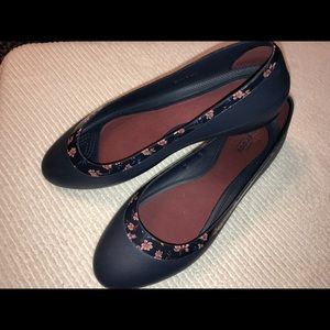 CROCS iconic comfort flat